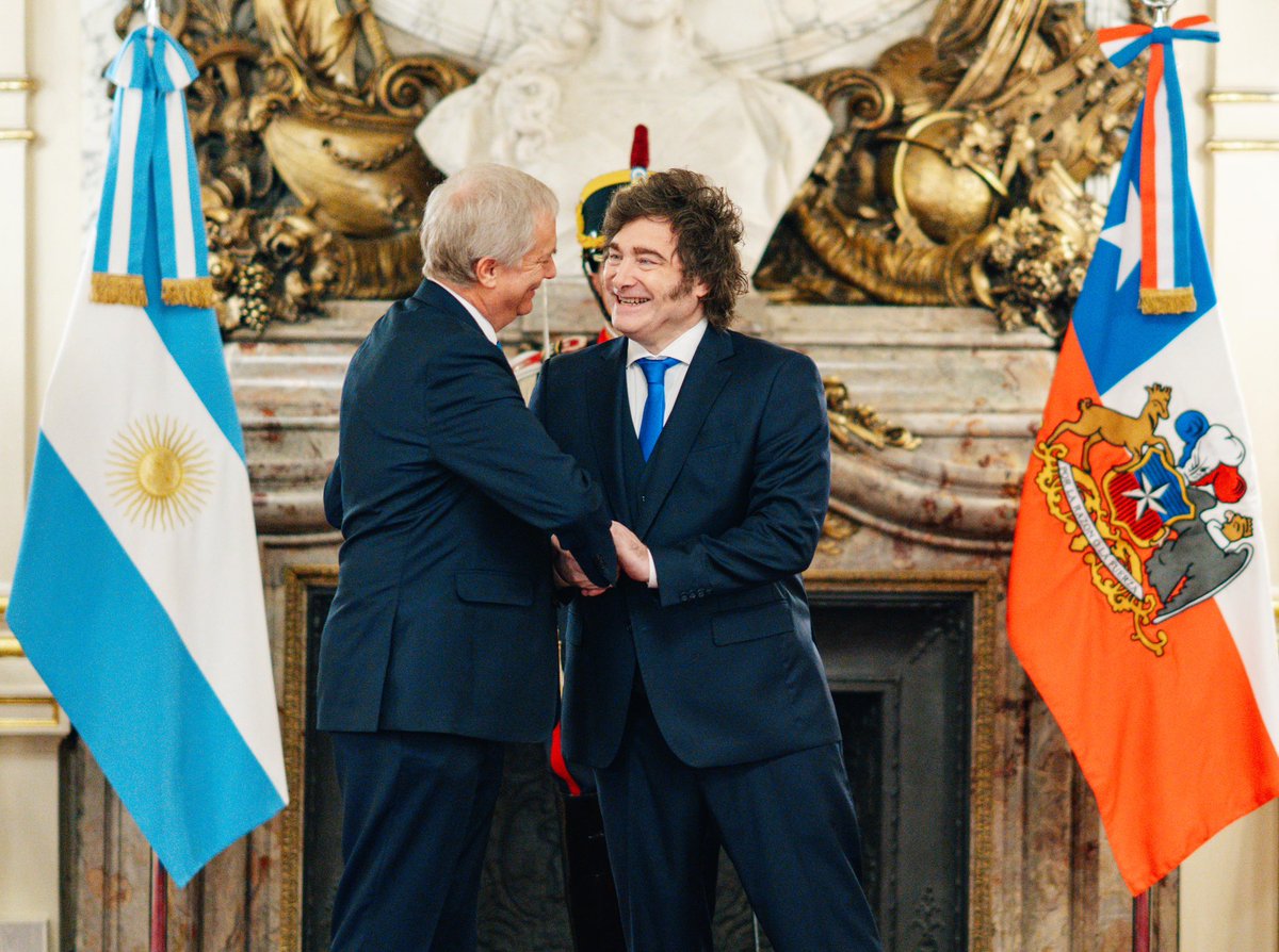 EncuestasChil10's tweet image. 🚨🔥 Imagen del encuentro bilateral entre el presidente 🙋🏼‍♂️José Antonio Kast y el presidente de Argentina, 🟣Javier G. Milei, siendo la primera gira internacional de nuestro mandatario desde que asumió.
#kast #milei