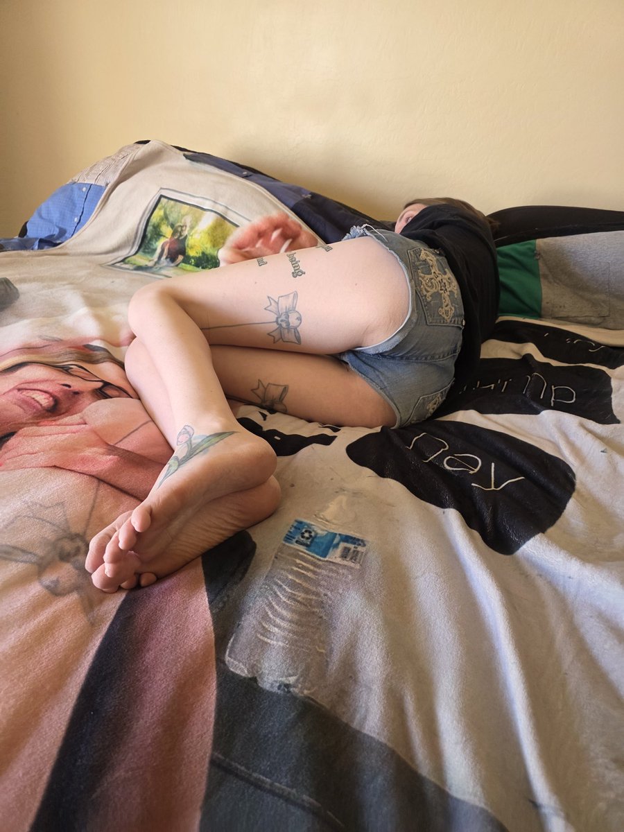 SweetJBoo tweet media