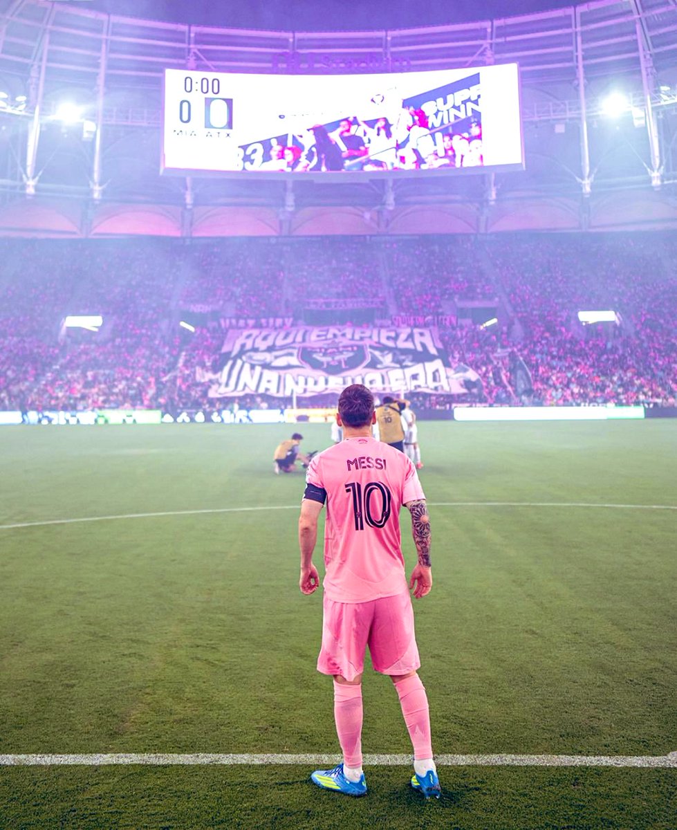 nalhie's tweet photo. Credit to the one who took that photo of our tifo. Good job Siege Miami 🙌🏾 🩷🖤
“AQUI EMPIEZA UNA NUEVA ERA”
#Messi #SiegeMiami #NUstadium #InterMiamiCF https://t.co/TEc1pe6s7t