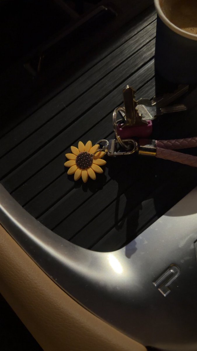 𝙷𝚊𝚢𝚊 tweet media