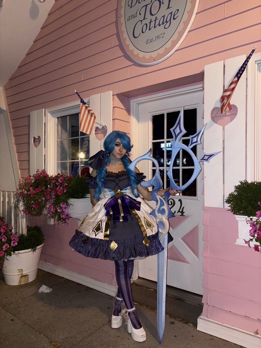 skunkyxx3's tweet photo. this feels like the best time to post base skin gweb cosplay #gweb #leagueoflegends #lolgwen https://t.co/fLnM7eWnQB