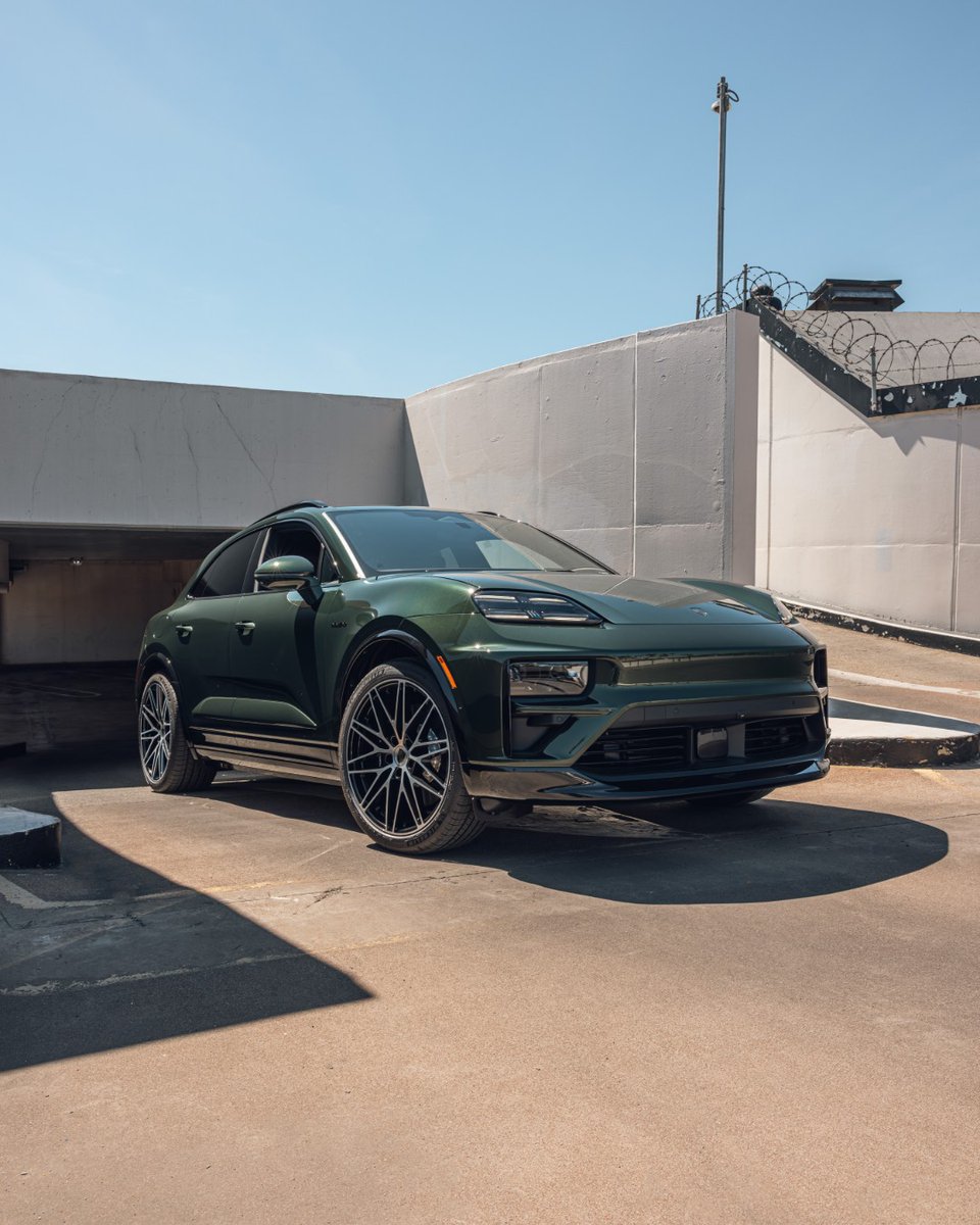 PorscheRiversid's tweet image. School drop off just got better. The Macan EV Turbo is ready to take you any where in silence and style. 💚
#porscheriverside #riversideporsche #porscheusa #porschedealer #porscheexperience #riverside #inlandempire #porschelife #porschelove #porscheclub #porsche #porscheturbo