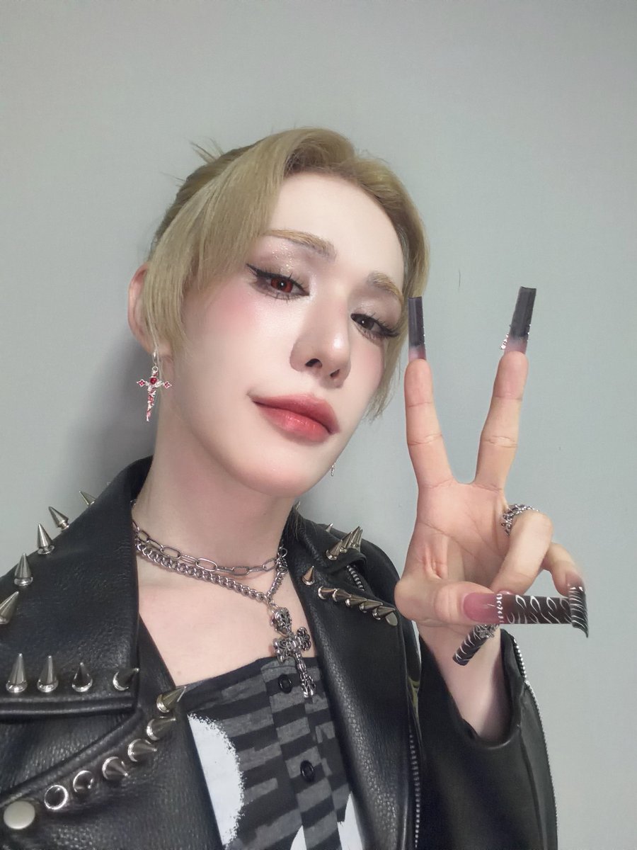 Hope on fire 🦸‍♂️ is seeing BTS! tweet media