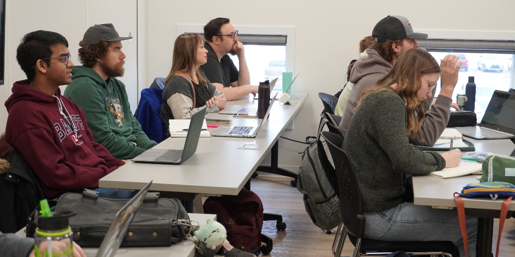 HorizonCollege's tweet image. Grade 12 is coming to a close… so what's next?

If you're thinking about your future and wondering about your calling, consider what it might look like to study at Horizon College.

Apply for Fall 2026 at horizon.edu 🎓

#FutureStudents #Grade12 #ChristianCollege