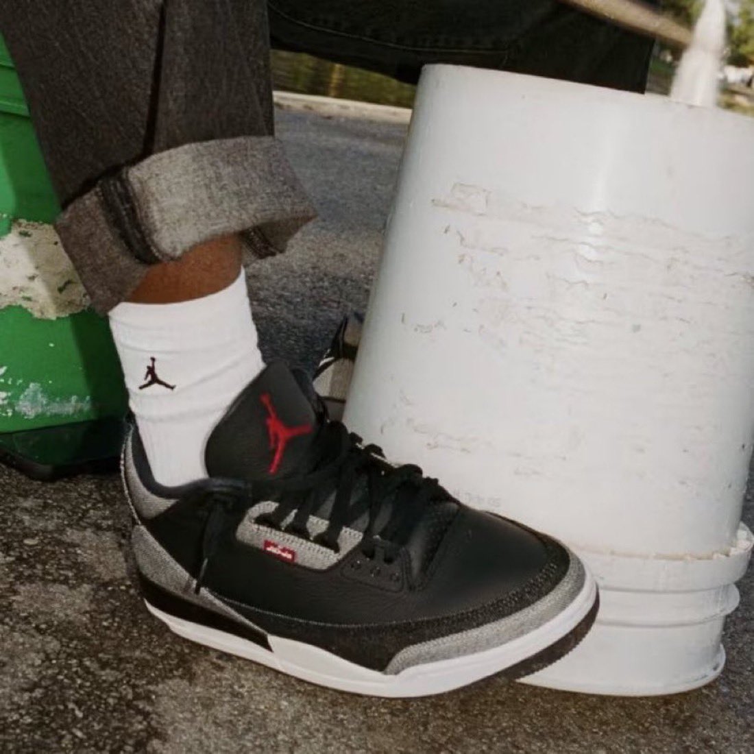 SNKR_TWITR tweet media