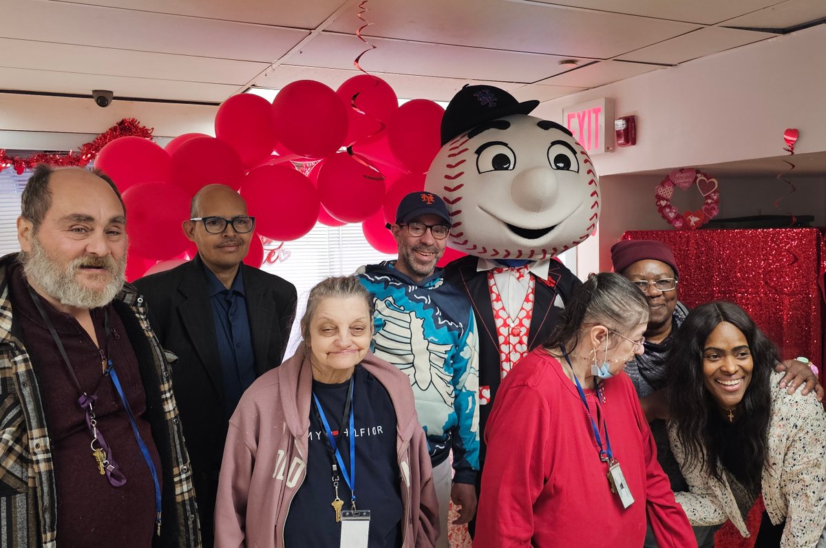 WSFSSH's tweet photo. A simple visit can go a long way.

Mr. Met surprised residents at our 129th Street building, filling the day with joy, laughter, and connection.

For our Mets fans, unforgettable. For all of us, a reminder of the power of community.
#WSFSSH #CommunityMatters #NYC #Mets https://t.co/p0G4vSUaMK