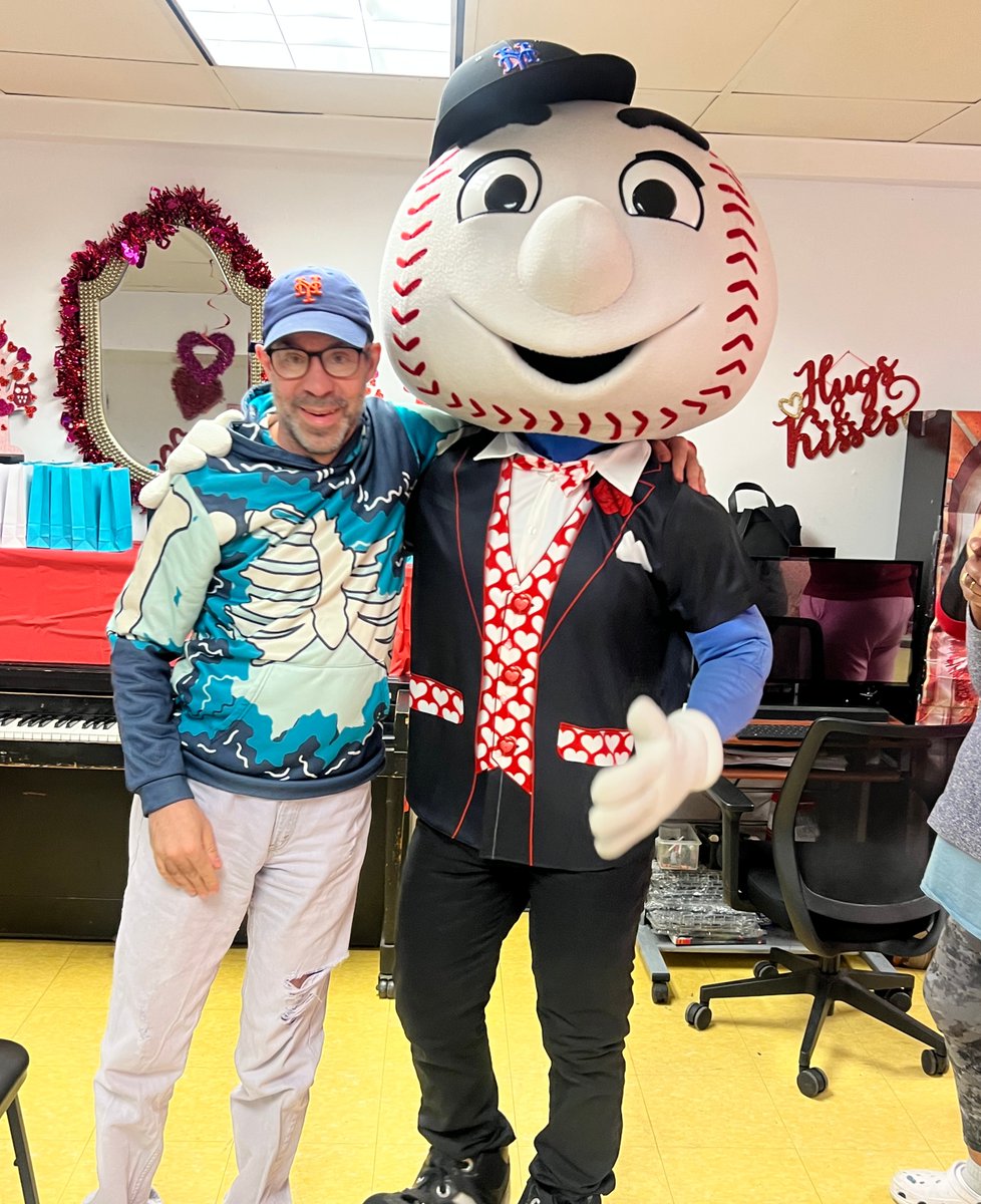 WSFSSH's tweet photo. A simple visit can go a long way.

Mr. Met surprised residents at our 129th Street building, filling the day with joy, laughter, and connection.

For our Mets fans, unforgettable. For all of us, a reminder of the power of community.
#WSFSSH #CommunityMatters #NYC #Mets https://t.co/p0G4vSUaMK