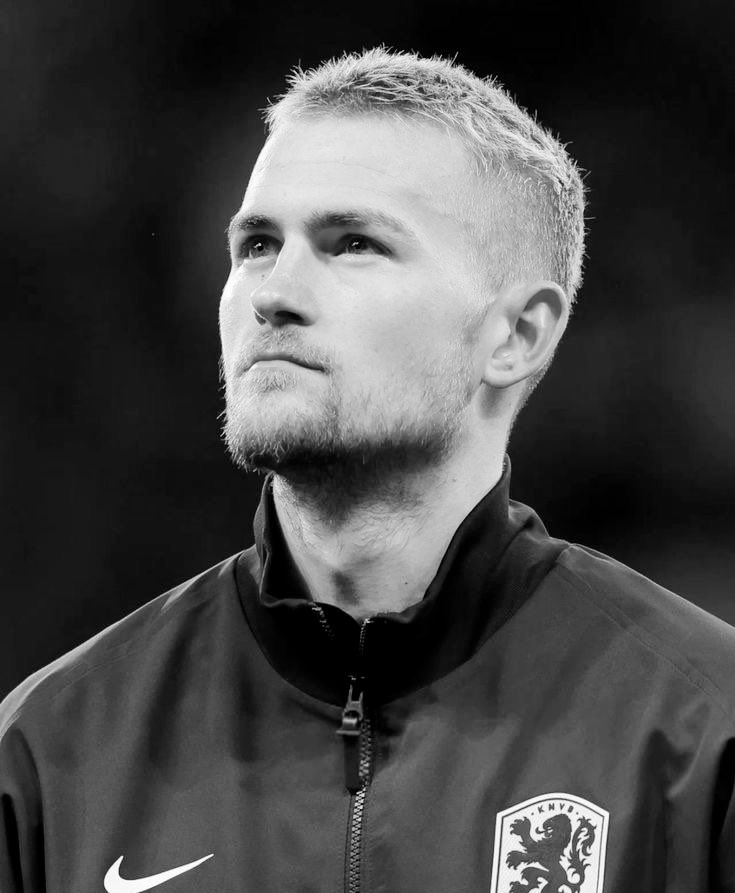 carrill69o's tweet image. Matthijs de Ligt is an absolute BEAST at the back 💪🏾 the Dutch wall who's built like a tank and plays with the heart of a leader! At just 26, this guy has already captained Ajax as a teenager, won the Golden Boy award (the first defender ever to do it), lifted league titles in