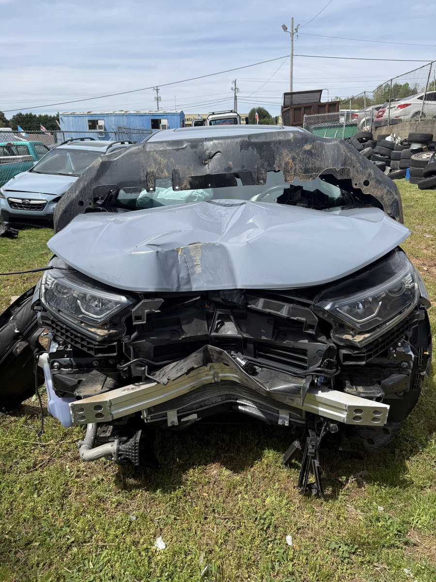 _leahcar's tweet photo. Wear your seatbelts, kids! https://t.co/eQdVJOyov1