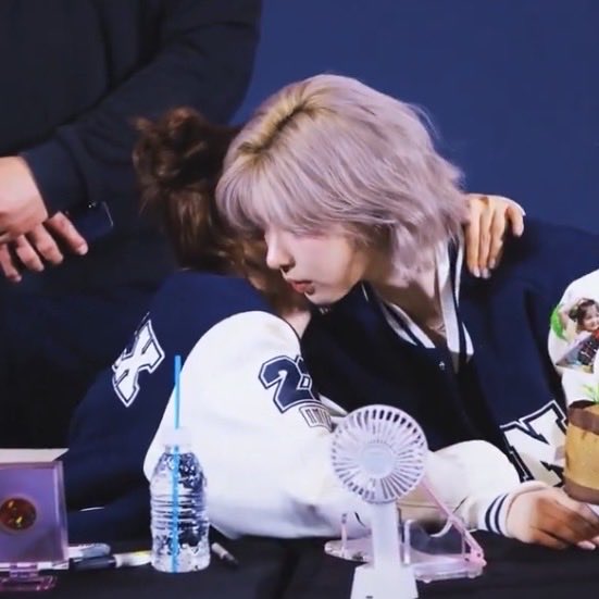 jjyusol (jiwoo) was so hungry this day wtf 😭😭