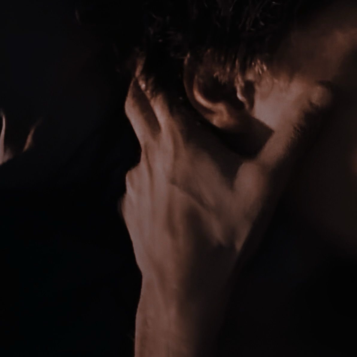 hudconaus's tweet photo. 「 ✎... secreto erótico⎪hollanov oneshot 」

después de pasar una noche inolvidable al lado de un hermoso moreno, ilya se entera de que shane es el hermano de su ex novia.

enojado por toda la situación, trata de dar con su paradero para pedirle una explicación. https://t.co/WEUb2N4xgM