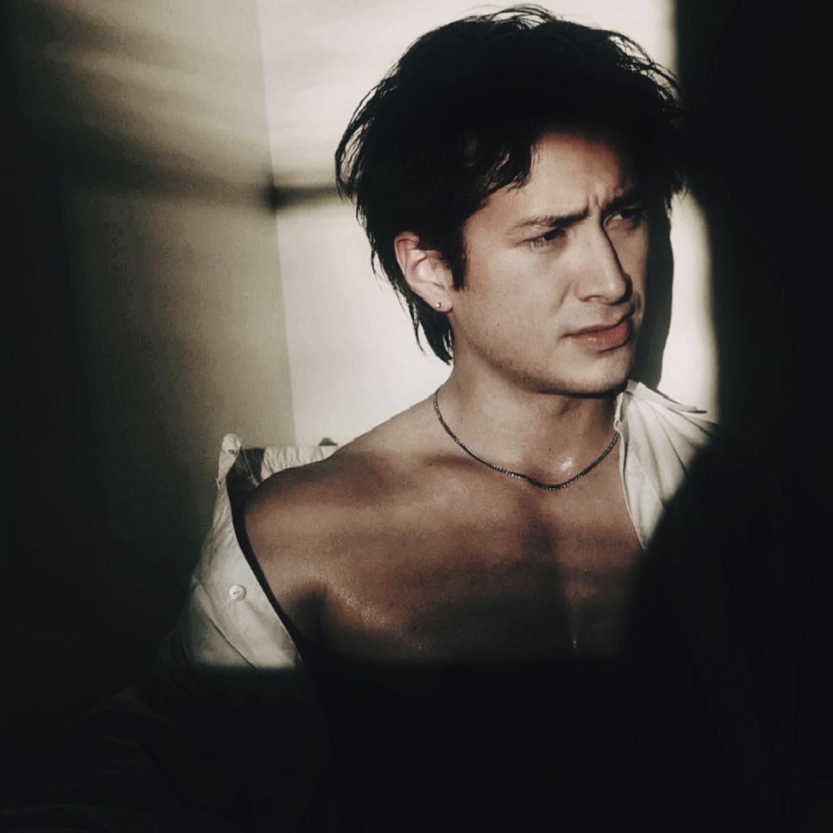 hudconaus's tweet photo. 「 ✎... secreto erótico⎪hollanov oneshot 」

después de pasar una noche inolvidable al lado de un hermoso moreno, ilya se entera de que shane es el hermano de su ex novia.

enojado por toda la situación, trata de dar con su paradero para pedirle una explicación. https://t.co/WEUb2N4xgM