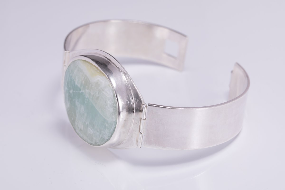 magsiljewl's tweet image. Sterling Silver Hinged Clasp Bracelet: Large Turquoise, Natural Soapstone, Statement Bracelet. For textured and hallmarked silver jewellery visit  margaretgriffithsilverjewellery.com #sterlingsilver #Margriff #earlybiz #FCworkspace #etsy #jewelrygifts