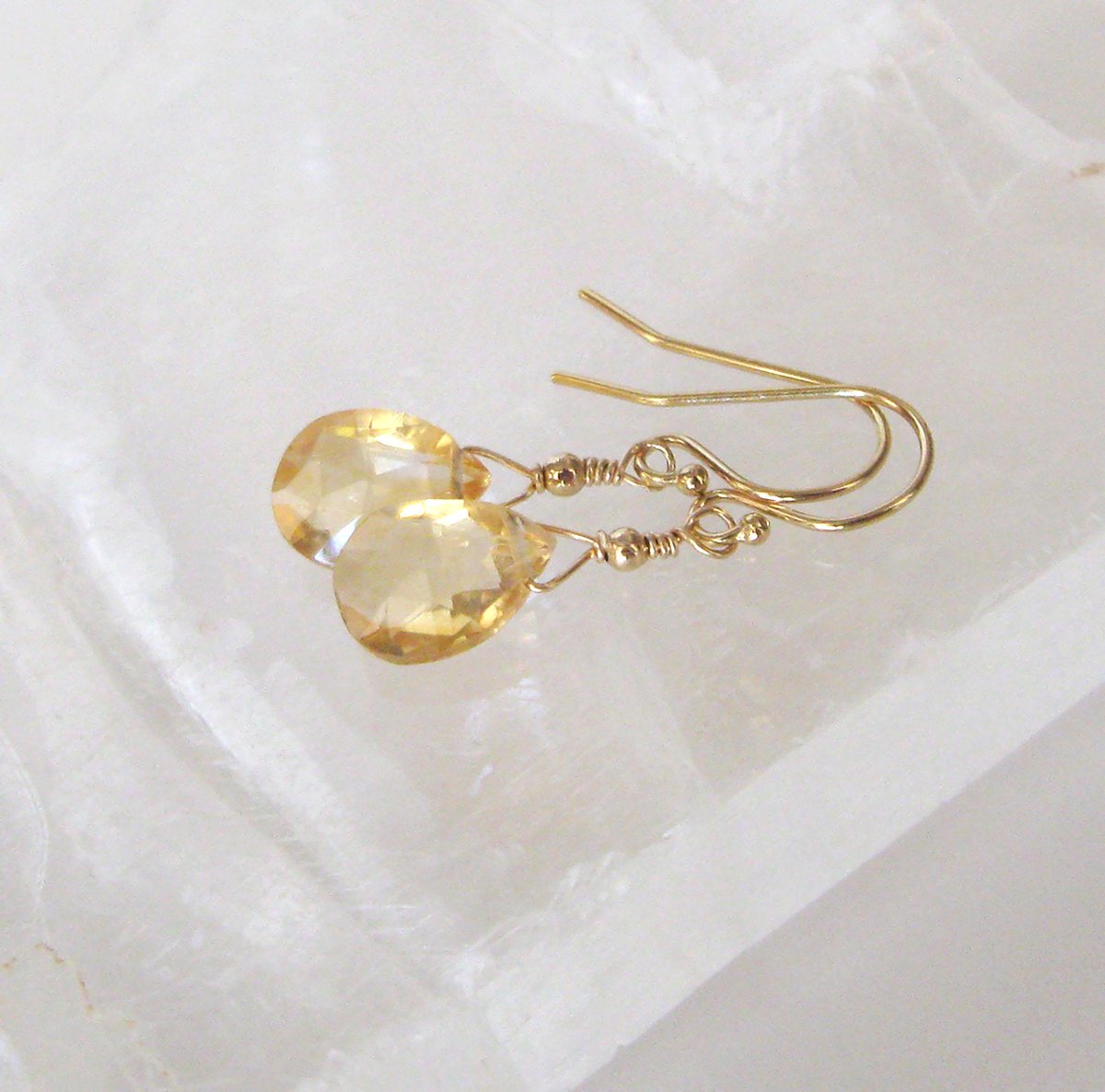 sendinglovegems's tweet image. Citrine Gemstone Faceted Teardrop 14K Goldfilled Earrings, GF Ear Wire Options tuppu.net/1281fd58 #SendingLoveGallery #Etsy #NovemberBirthstone