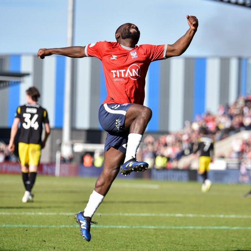 YorkCityFC's tweet photo. 😁 We think @_JoeFelix may have enjoyed that one yesterday!

📸 @adam_york 

#YCFC 🔴🔵 https://t.co/AeT7YCt0lf