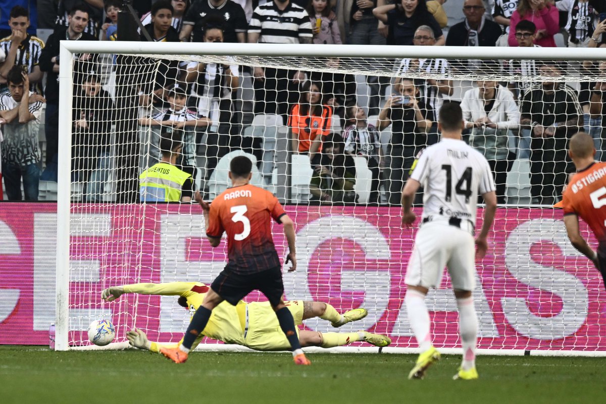 JuventusFC tweet media