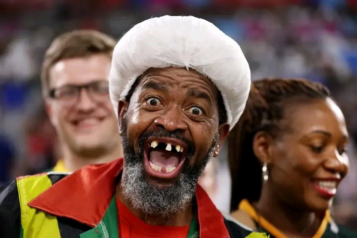 cozmino__'s tweet photo. Kaizer Chiefs must win until he loses his last 4 teeth. https://t.co/a44tpH9v7s