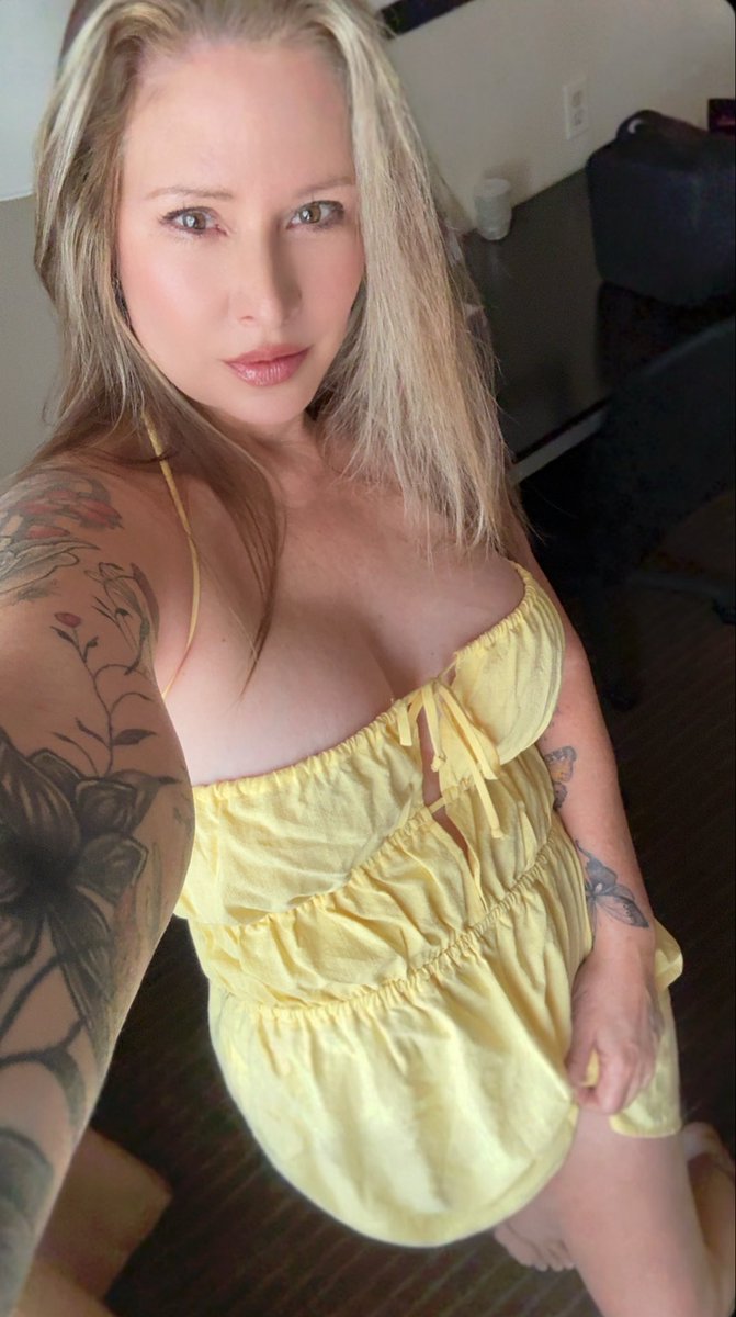 KandyHeartslive's tweet photo. Is yellow my color? 🌼 #blonde #tryon #flirty #sundress https://t.co/dGdPh3GKOA