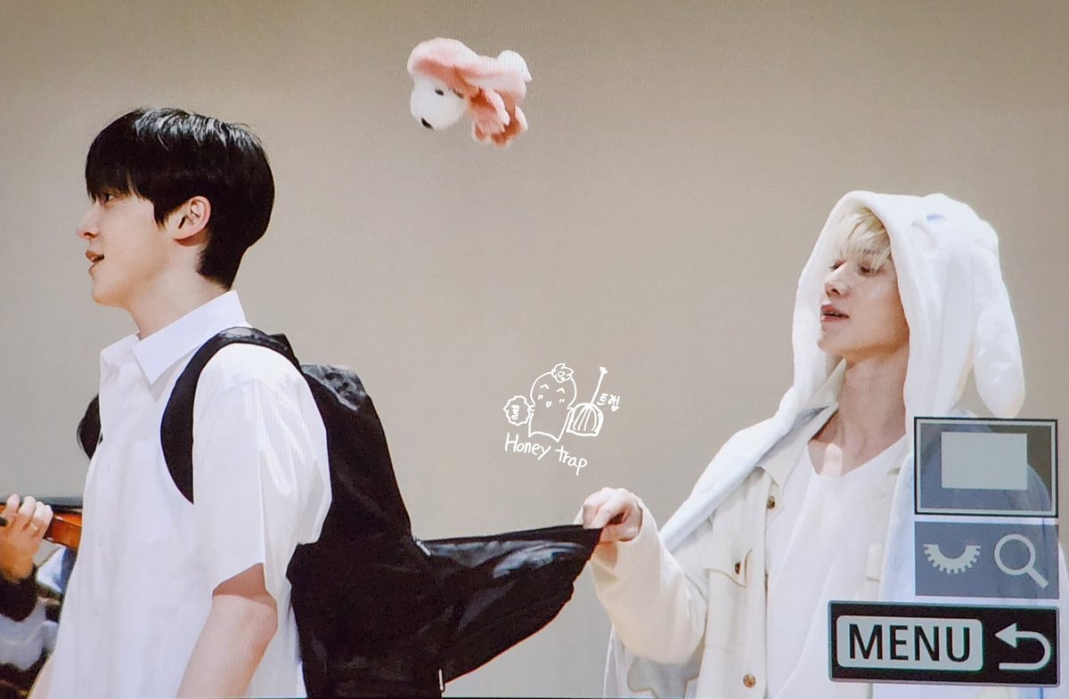 yun4yeo's tweet photo. i swear ynsng got their own little throw-and-catch game going on in their own world 🥺 https://t.co/rodCBxVwLx