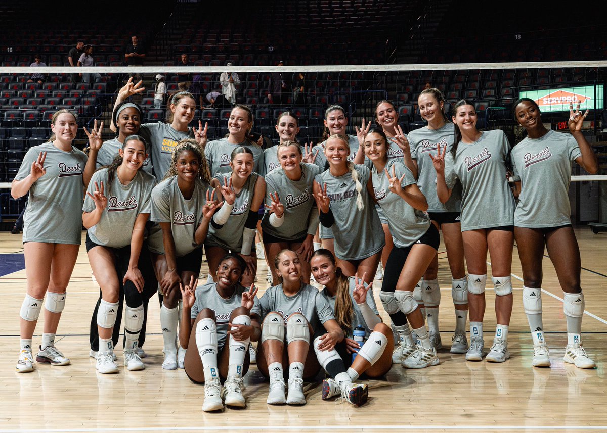 NCAA Women's Volleyball tweet media