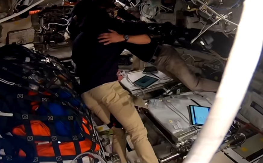 Maxarick tweet media