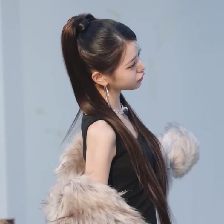 m 𝜗𝜚 tweet media