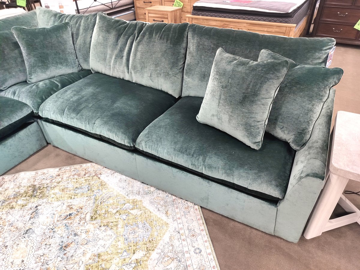 Odell's Furniture tweet media