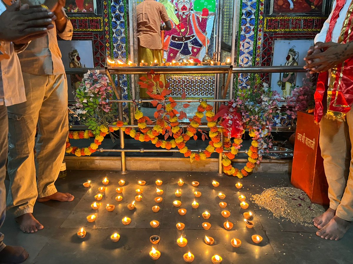 आज भारतीय जनता पार्टी के 47वें स्थापना दिवस के अवसर पर मोड़ का बालाजी मंदिर सेमलपुरा पर बस्सी मण्डल के कार्यकर्ताओं द्वारा मण्डल अध्यक्ष श्री भँवर सिंह जी खरडी बावड़ी के नेतृत्व में दीपदान का कार्यक्रम आयोजन किया गया। 

#47YearsOfNationFirst