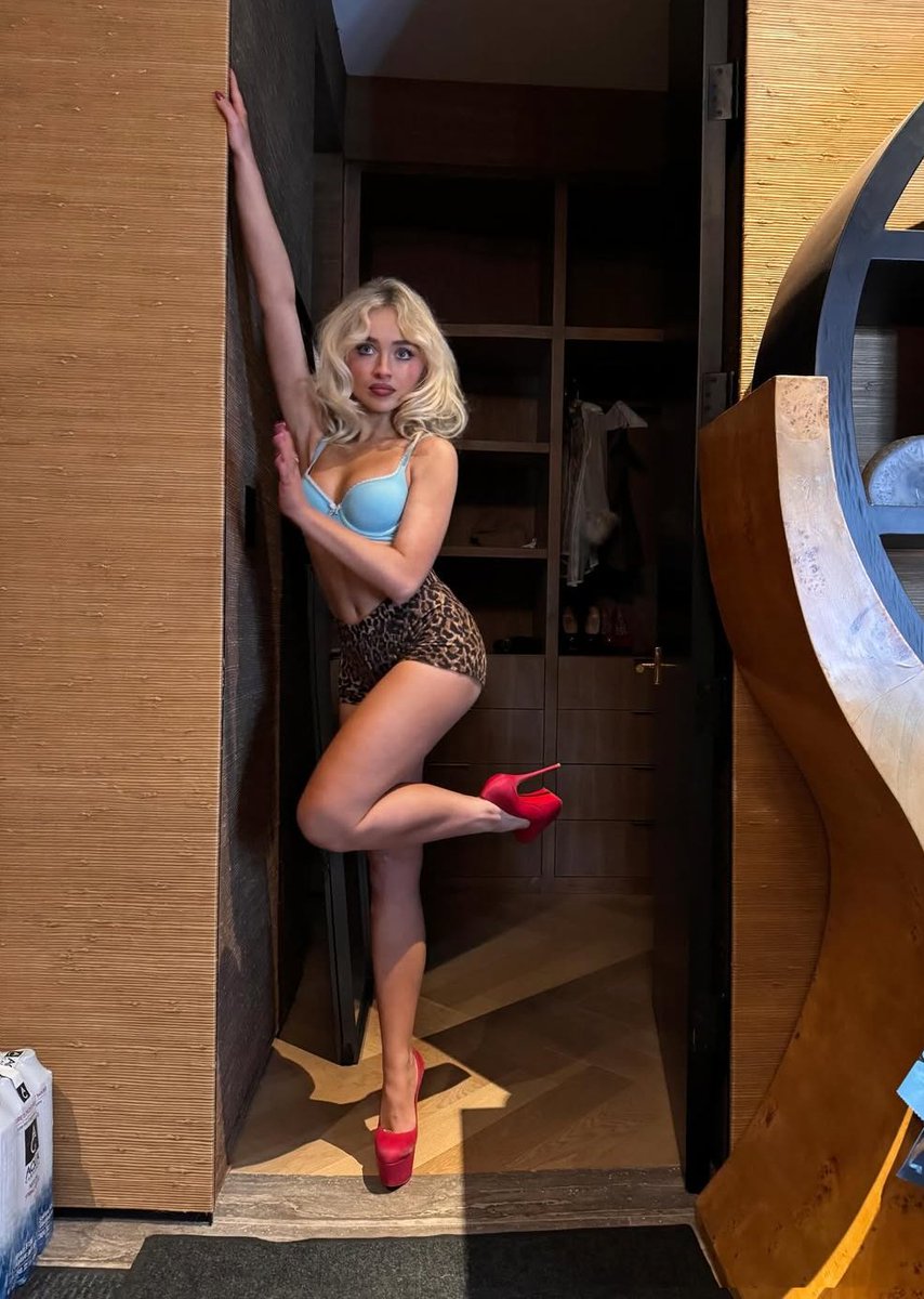 Sabrina Carpenter 4K tweet media