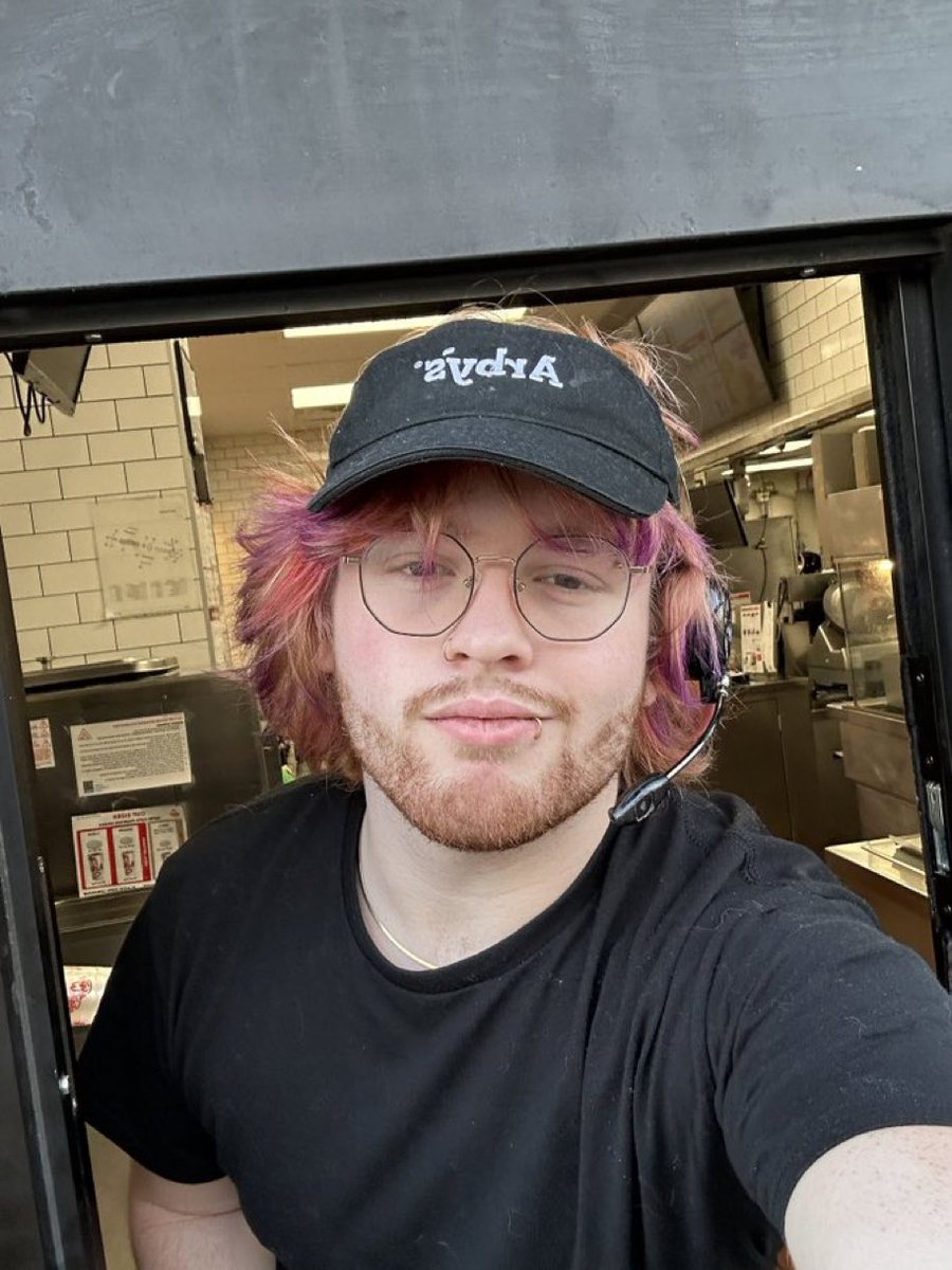 skai ★ tweet media