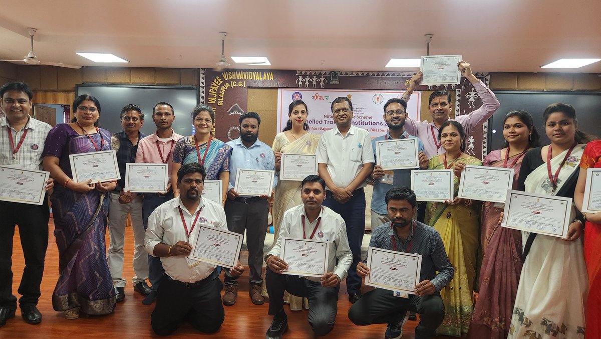 Afridi18NSS's tweet photo. Day 7 of NSS ETI Training for Program Officers, Organized by NSS Atal Bihari Vajpayee university Bilaspur 
@YASMinistry @_NSSIndia @NSSRDBhopal @nssabvuCG @ashokshrotinss @NeetaBajpai5 @Pratap001008 @manojsinha812 https://t.co/4pOa1LLt2X