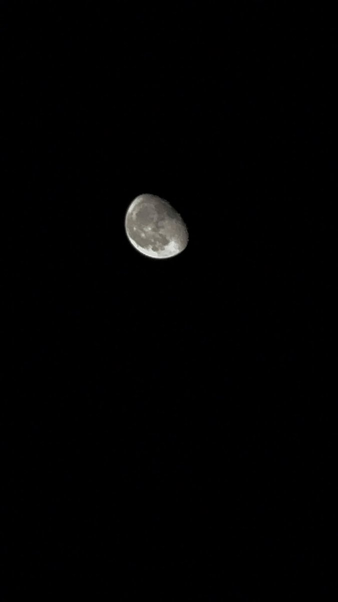 lanzor_ph's tweet photo. Looking up the sky right now from Manila Philippines 🇵🇭 to see and bid Integrity crew best of luck and congratulations for reaching the farthest point humans have ever been to away from Mother Earth. 

Waving hello from Asia!!!

@NASA @NASA_Johnson @astro_reid @Astro_Christina https://t.co/sCH9RqQlH2