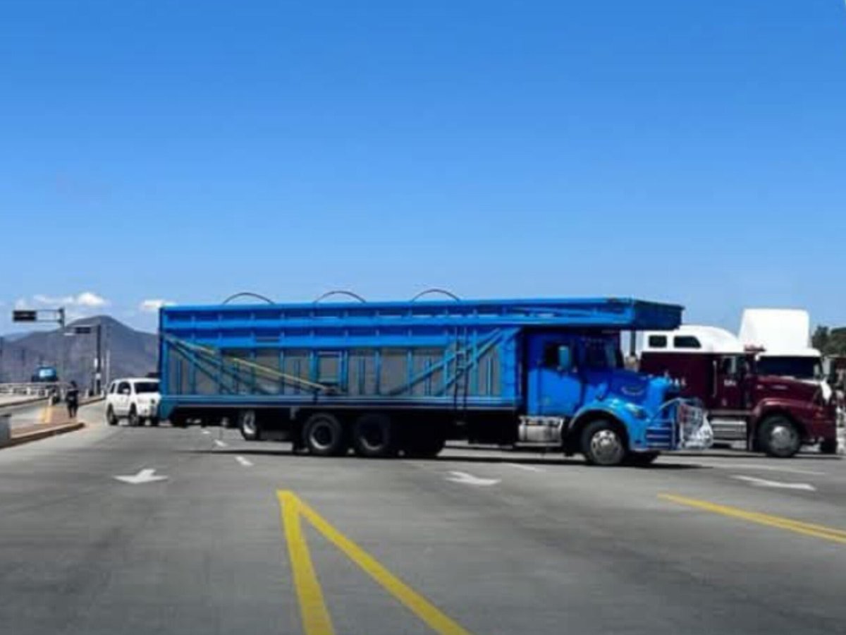 Moreliactiva's tweet photo. #AlertaVial | Se reporta bloqueo de circulación en la Autopista México- Guadalajara km 133, en la caseta de peaje de #Contepec.
Tome precauciones. https://t.co/tukv8hDrOv