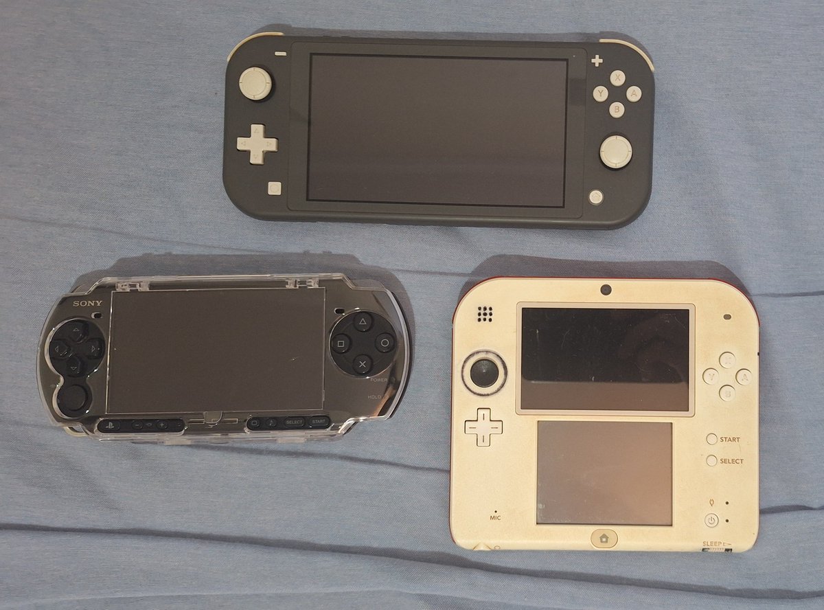 tiny violet tweet media