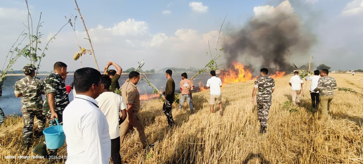 SSB_INDIA's tweet image. Service, Security &amp;amp; Brotherhood. 

दिनांक 06.04.2026, लगभग 1600 बजे भारत-नेपाल सीमा के सीमावर्ती गाँव कष्ट खैरा और अंगदेंवा के बीच गेहूँ के खेत में आग लग गई।

सूचना मिलते ही सशस्त्र सीमा बल (#SSB) की 66वीं वाहिनी की QRT टीम तुरंत घटनास्थल पर पहुँची। फायरफाइटिंग उपकरणों के साथ,