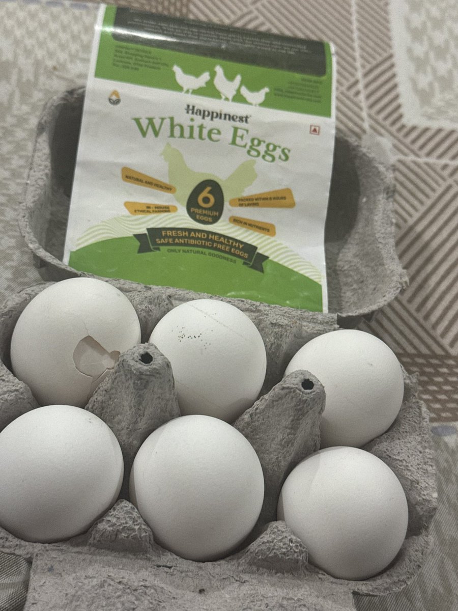 RaghavaPrashant's tweet photo. @ZeptoNow @zeptocares what is the point of chat support if you have  to deny the claim.

I got broken eggs and shared the concern but they simply denied. 

It is not a matter of ₹10 egg but a matter of how #Zepto takes accountability and responsibility

Order #KRNTOSOOR80331 https://t.co/ipuw8CBisI