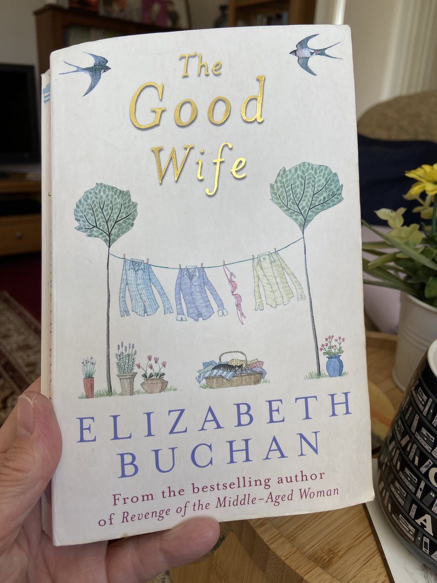 NicolaLisle1's tweet image. Lovely relaxing day doing a bit of sewing, reading one of my recent charity shop finds and enjoying these gorgeous flowers 😊📖🌼 #flowers #amreading #EasterMonday #BankHoliday