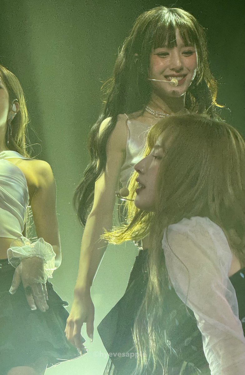 Veronica loves & misses Hyeju sm 🥺🩷MET ARTMS tweet media