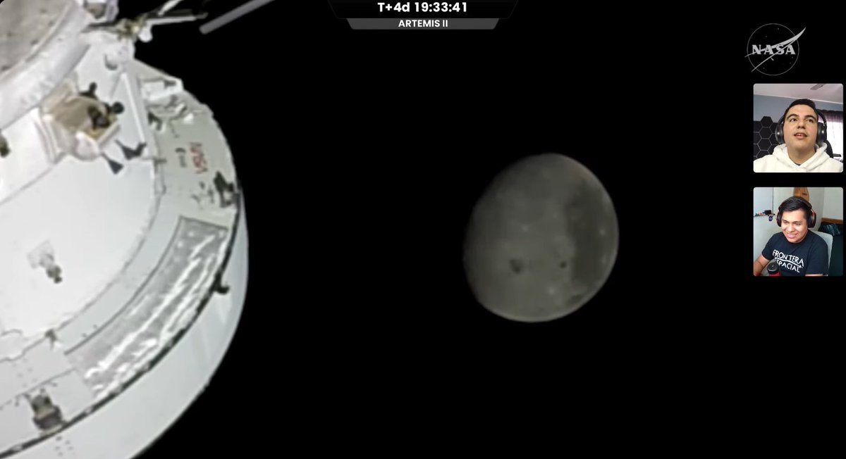 FronteraSpacial's tweet image. Se rompe el récord de la distancia más lejana de un ser humano de la tierra con 400,286km y sumando, los astronautas de Artemis II bautizan un cráter como "Integrity" por la nave Orion y otro cráter como "Carroll" en honor a la difunta esposa del comandante @astro_reid 🫂🧑🏻‍🚀