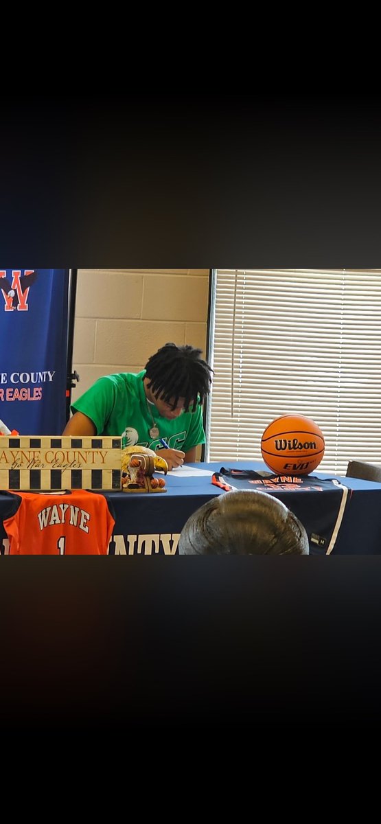 HarrisZylan's tweet photo. 💯% Committed 
Let’s Do It @CCoachspoon @MCCEaglesSports @MCCEaglesBBALL https://t.co/UVQS8JRtwk