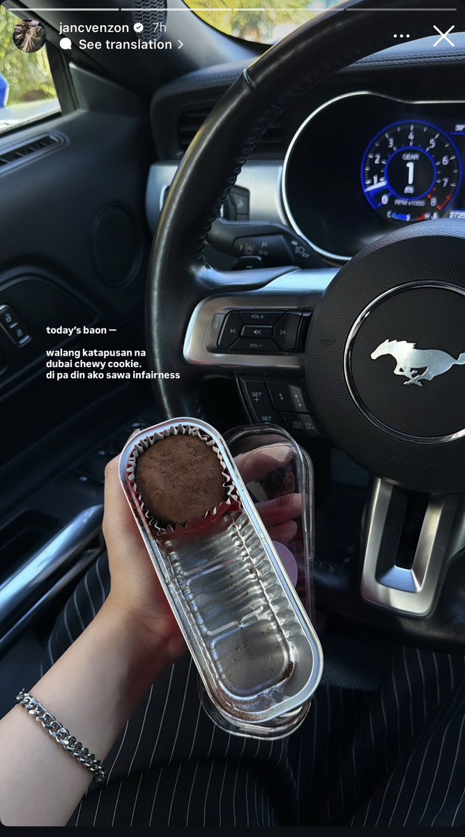 charlotte’s new instagram story update (better late than never) 

“today's baon -

walang katapusan na
dubai chewy cookie.
di pa din ako sawa in fairness”

link: instagram.com/stories/jancve…

silver looks good on you! ang aesthetic ✨