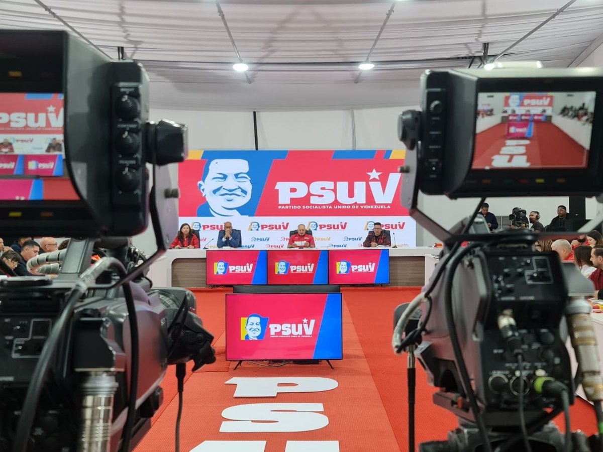 gestionperfecta's tweet photo. Este #6Abr, en rueda de prensa, el secretario general del @PartidoPSUV, @dcabellor , destacó la movilización en paz y tranquilidad del pueblo en Semana Santa.  

Convocó a una gran marcha para el #9Abr a celebrar 20 años de la Ley Orgánica de los Consejos Comunales. https://t.co/IWiIYa1nb1