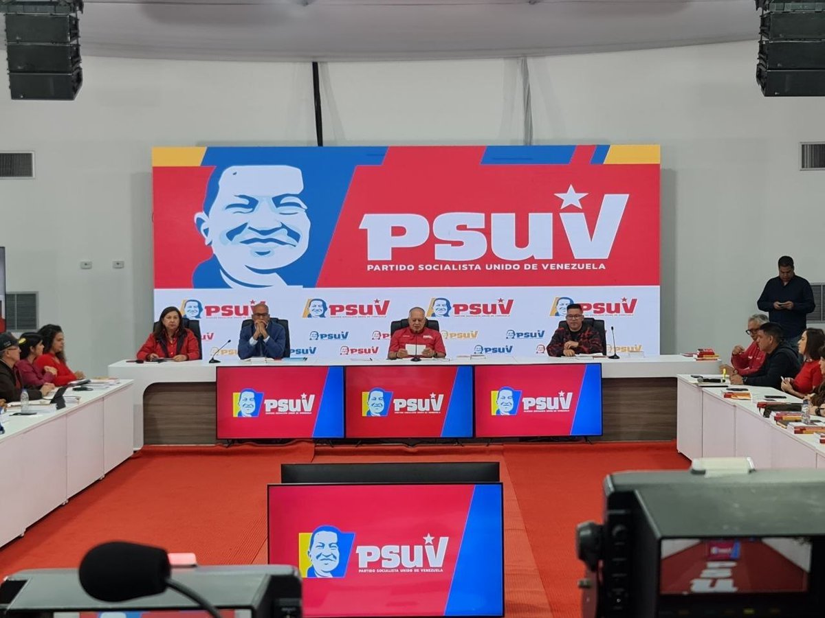 gestionperfecta's tweet photo. Este #6Abr, en rueda de prensa, el secretario general del @PartidoPSUV, @dcabellor , destacó la movilización en paz y tranquilidad del pueblo en Semana Santa.  

Convocó a una gran marcha para el #9Abr a celebrar 20 años de la Ley Orgánica de los Consejos Comunales. https://t.co/IWiIYa1nb1