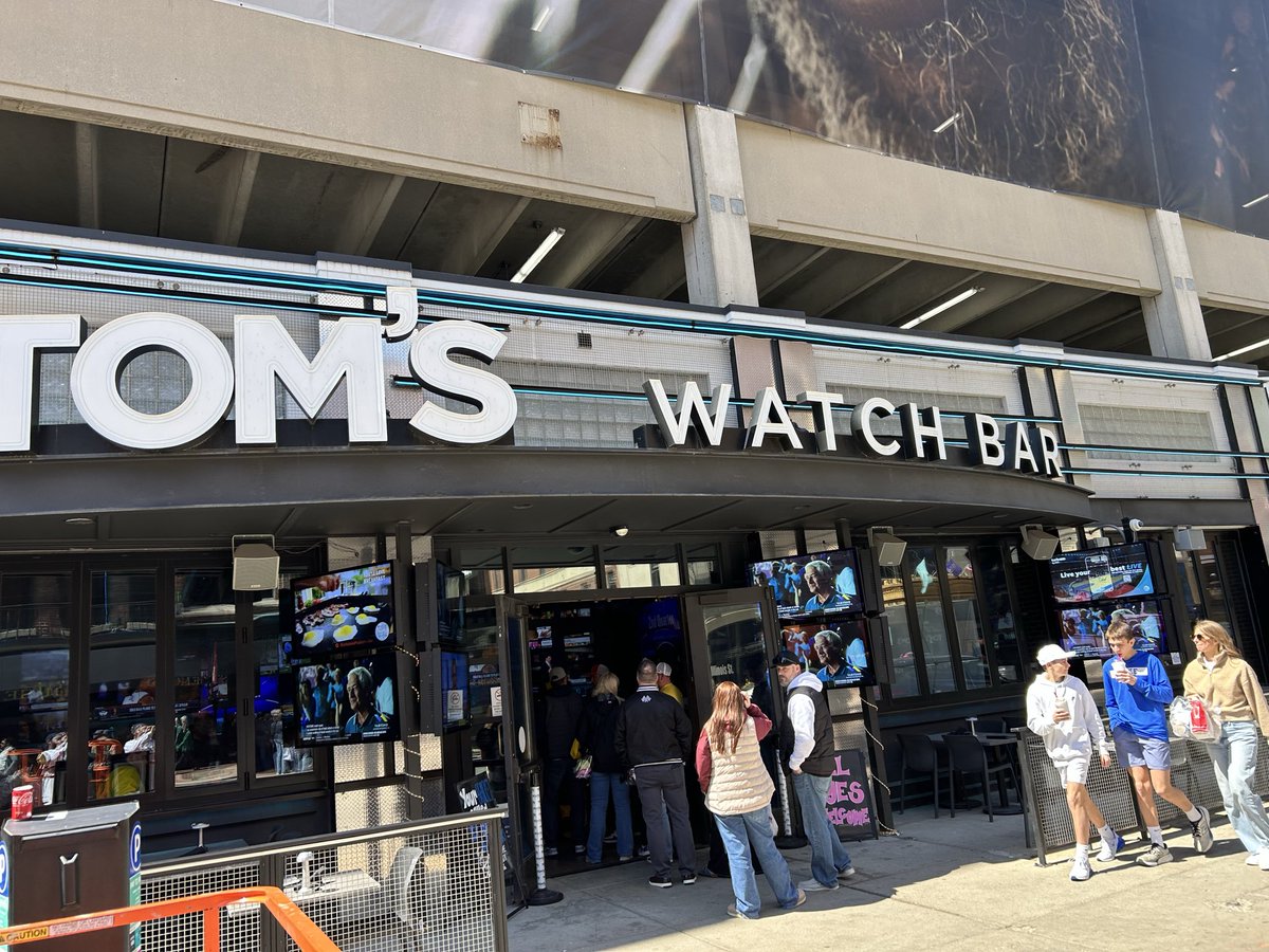 UConn Golf Hat tweet media