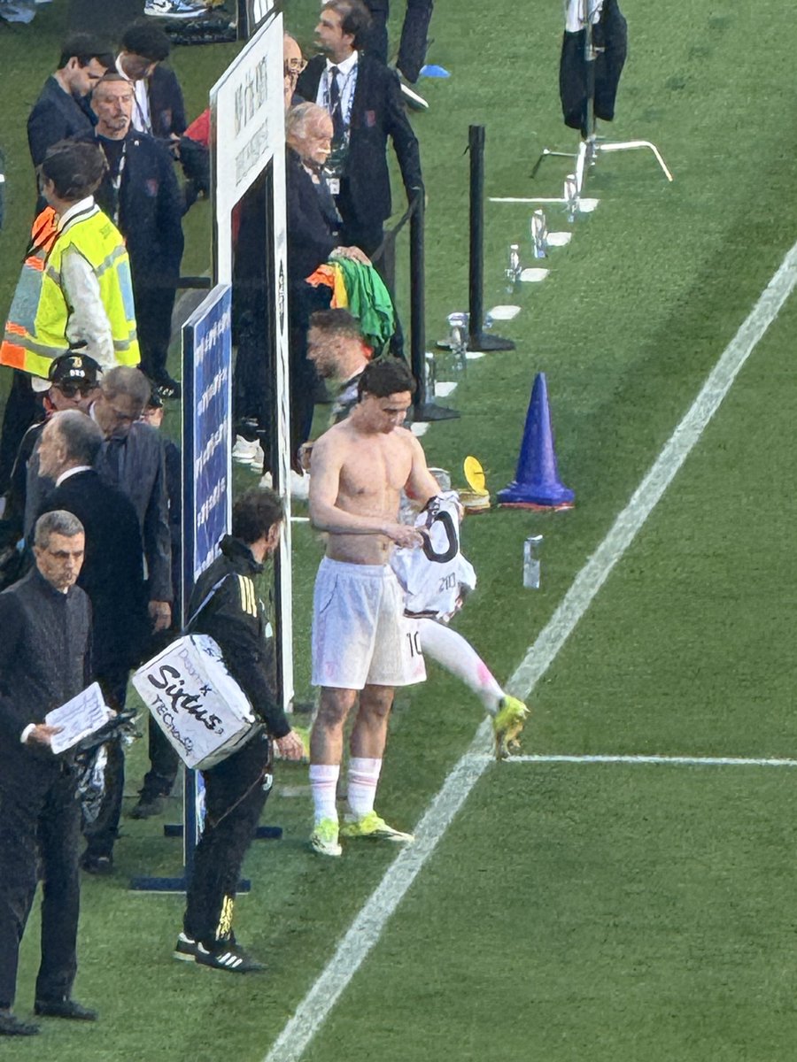 Albert 🤍🖤 tweet media