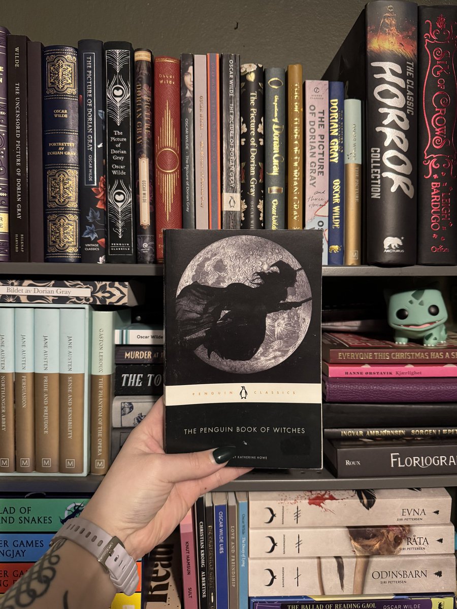 marievol6's tweet photo. —cr; the penguin book of witches https://t.co/5mWvnWL12h