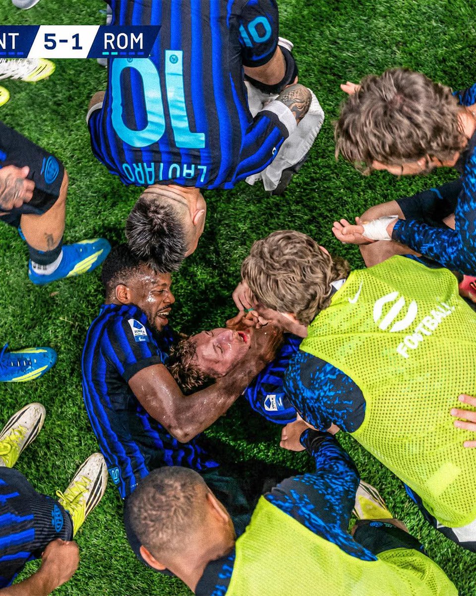 carminedbl's tweet photo. Un Caravaggio 🖼⚫️🔵
Esposizione presso Stadio Giuseppe Meazza, San Siro, Milano https://t.co/ZMIS8zJ5k6