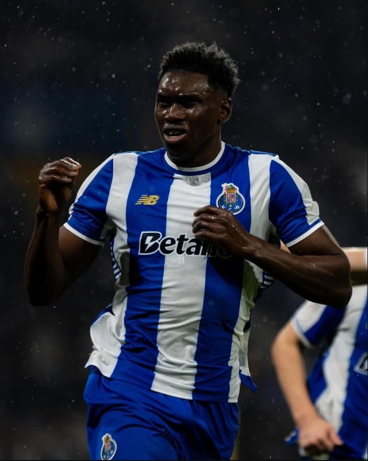 fcp_alltime's tweet photo. Se o Porto conseguir ganhar Campeonato, Taça de Portugal e Liga Europa sem Samu e De Jong desde Janeiro, vai ser um feito maior do que o de 2011. https://t.co/hnDU9ul3Uc