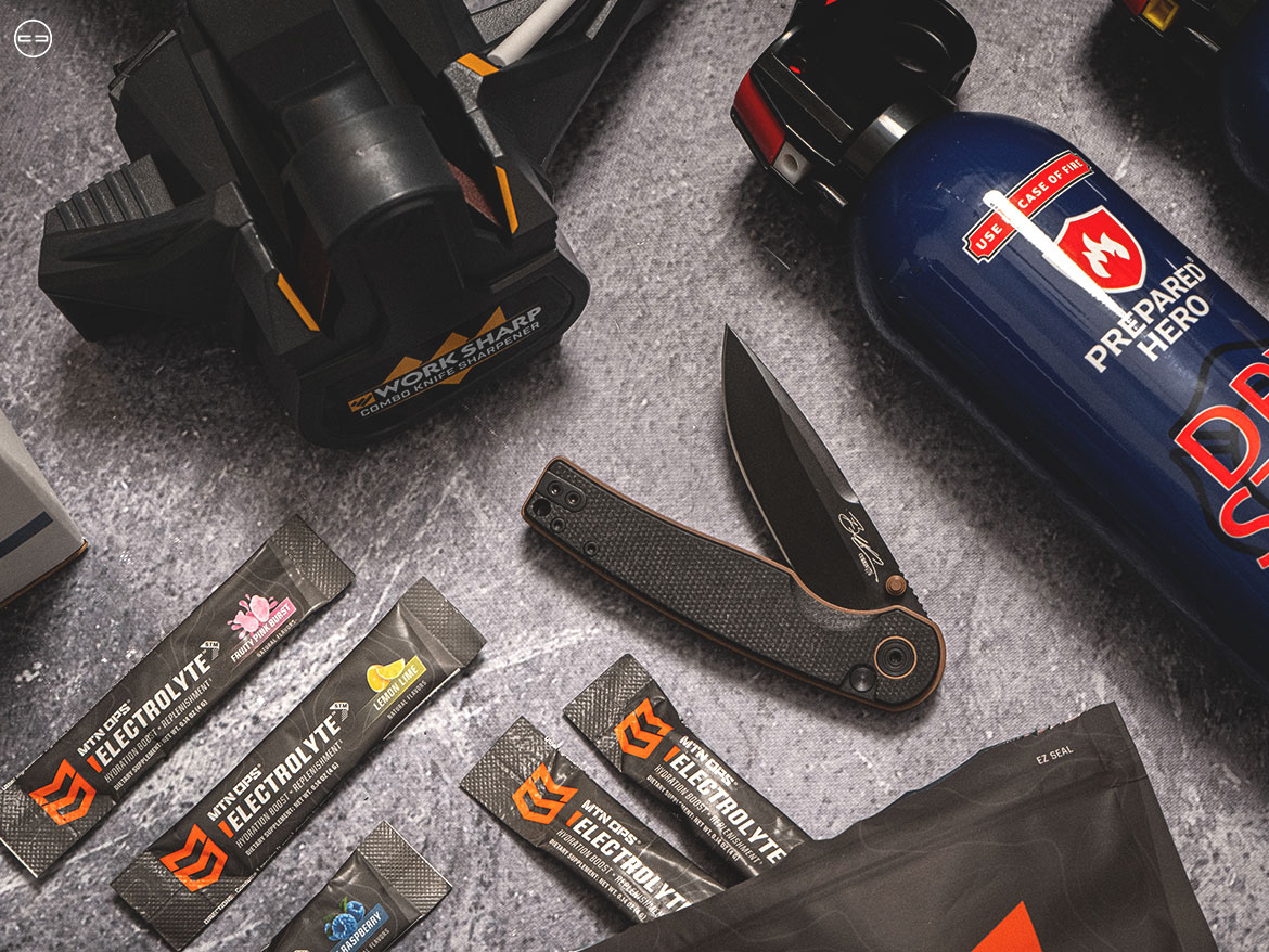Maintenance made easy. The Work Sharp Combo in Drop 43 uses flexible belt technology to give your blades a factory edge in seconds. Paired with the K110 Savannah folder, it's a powerhouse combo for your kit.