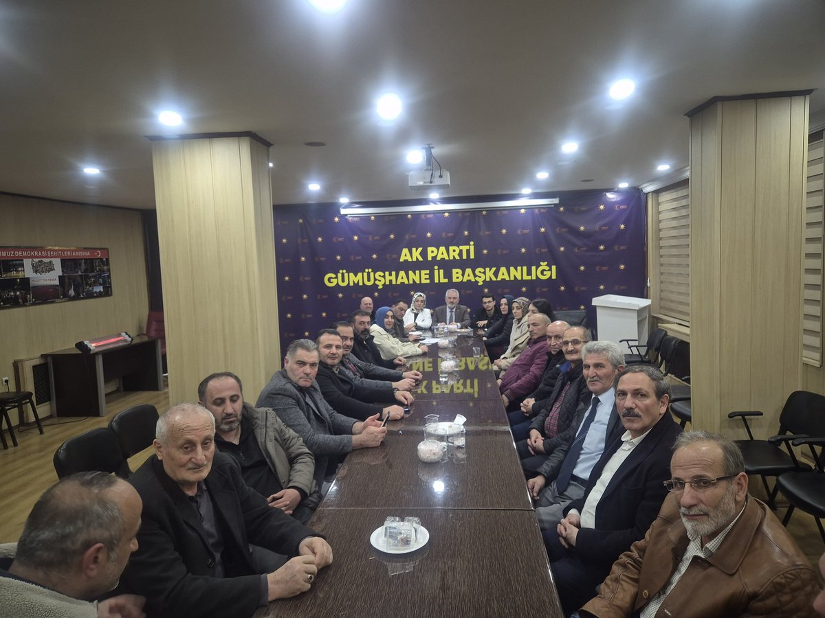 musacelik29's tweet photo. Bugün,
@AkPartiGhane il Başkanımız 
Sn. @eminerdogdu29’un başkanlığında İl Yönetim Kurulu Toplantımızı büyük bir uyum ve verimlilik içerisinde gerçekleştirdik.
Şehrimiz ve davamız adına istişarelerde bulunarak, birlik ve beraberlik içinde yol yürümeye devam ediyoruz
@abuyukgumus https://t.co/TILYPaSozd